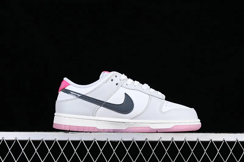 All Categories Nk SB Dunk Series Nk SB Dunk Low Low-top sneakers Cost-effective version Nk SB Dunk Low "520" Valentine's Day limited SB low-top sports and leisure sneakers FN3451-161